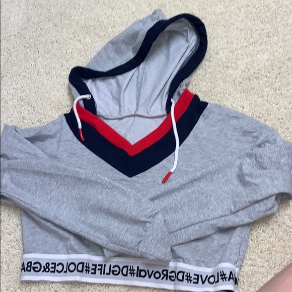 Tops - cropped grey long sleeve w hood